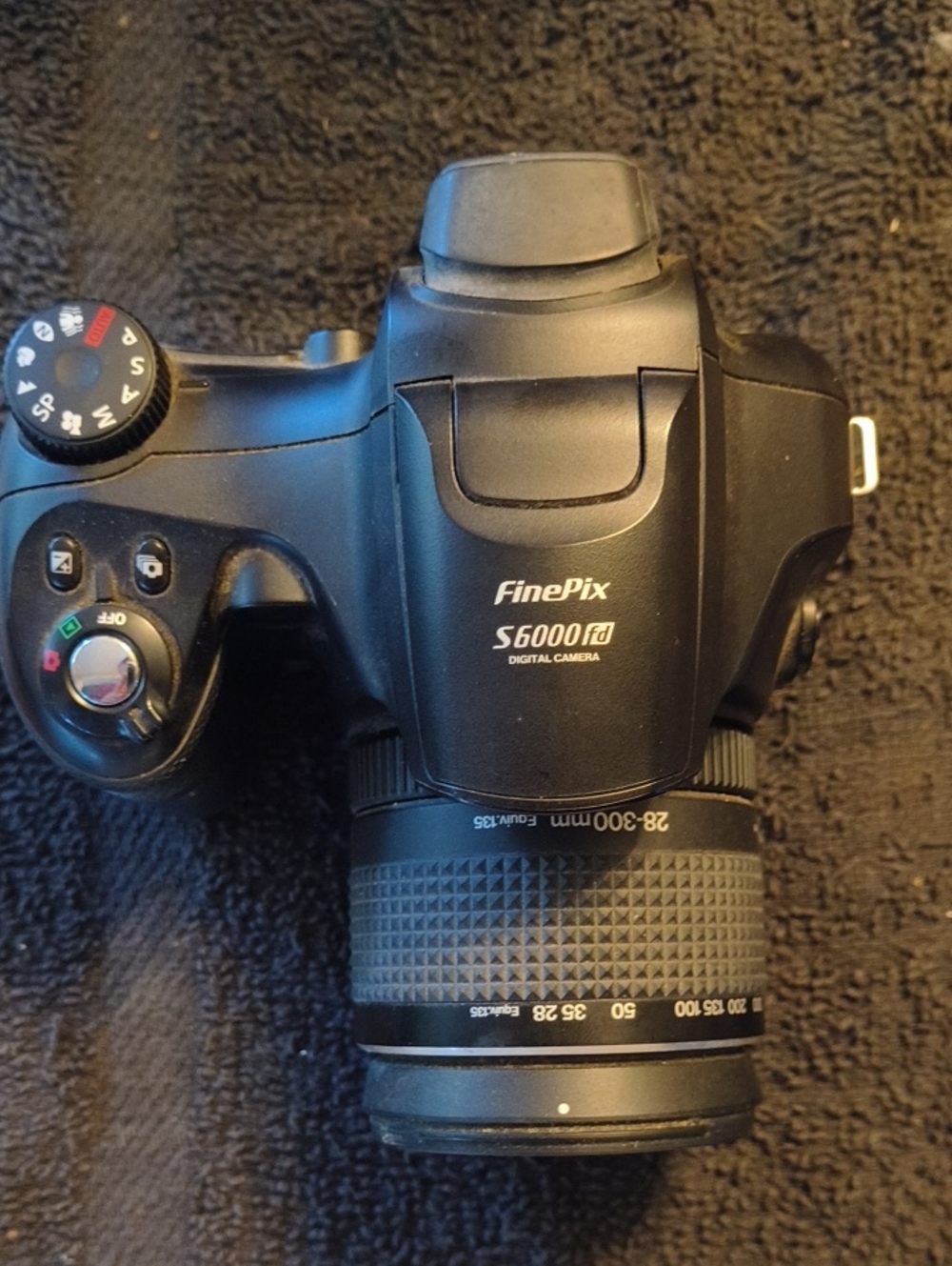 Fujifilm FinePix S6000fd DSLR-Style Digital Camera with 28-300mm Parts Only